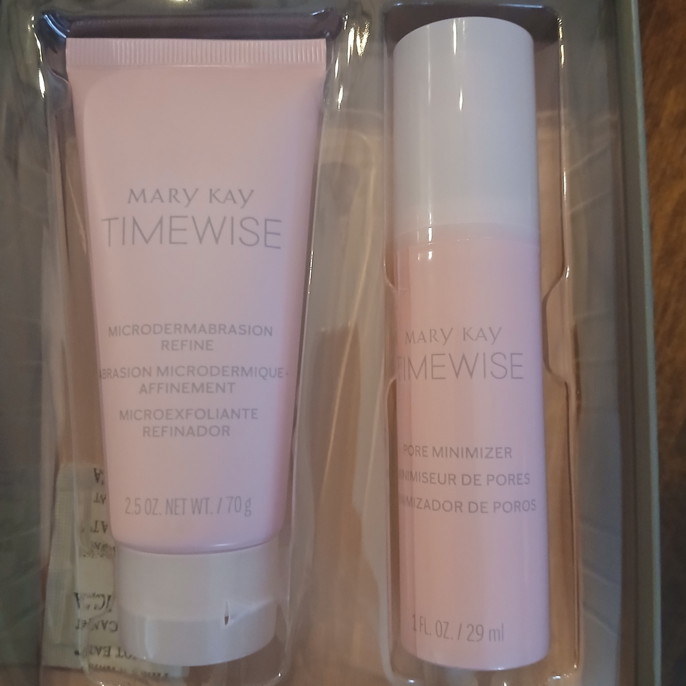 NIB - Microdermabrasion Plus Refining Scrub & Pore Minimizer Serum